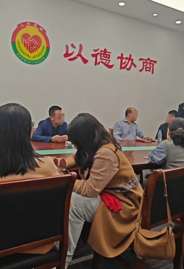 苏州知名艺术培训机构宣布破产<strong></p>
<p>炒股群 推荐贵金属</strong>，老板下跪称“绝不跑路”，事发前安排活动消耗课时费