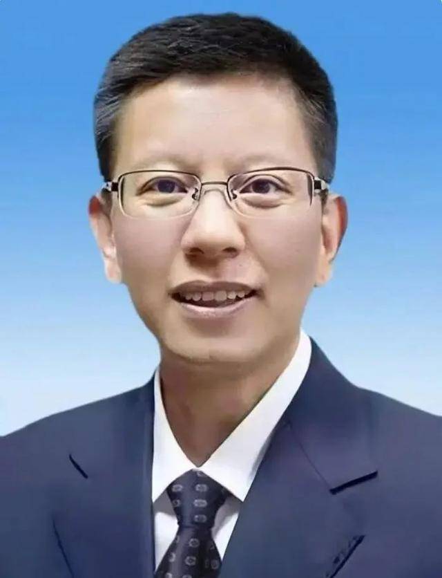 卸任市委书记3天后<strong></p>
<p>贵金属关税政策</strong>，55岁的他任省政府党组成员！