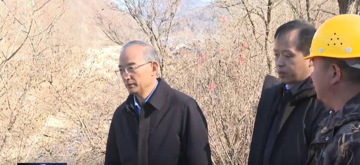 调研途中<strong></p>
<p>贵金属交易结算时间</strong>，吉林省委书记多次随机停车察看水毁工程施工情况
