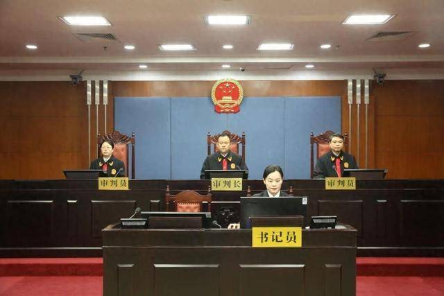 涉案超5200万<strong></p>
<p>新华银贵金属直播</strong>！山东潍坊市综合保税区原党工委副书记、管委会主任徐洪吉一审获刑16年