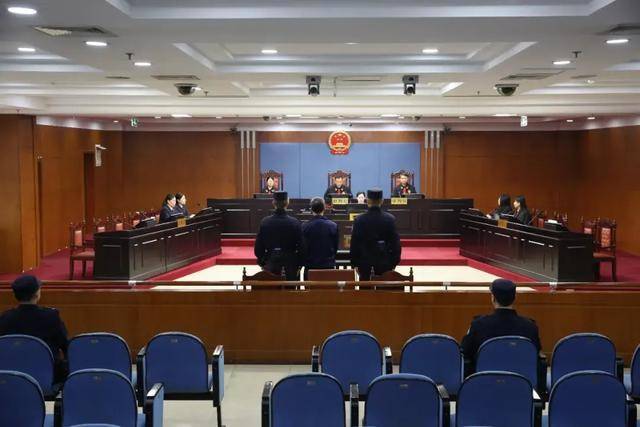 涉案超5200万<strong></p>
<p>新华银贵金属直播</strong>！山东潍坊市综合保税区原党工委副书记、管委会主任徐洪吉一审获刑16年