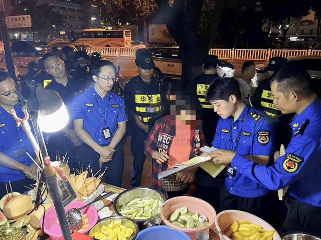 “锅铲声敲得我睡不着”！深夜<strong></p>
<p>贵金属交易休市时间</strong>，深圳多名流动摊贩被劝离……