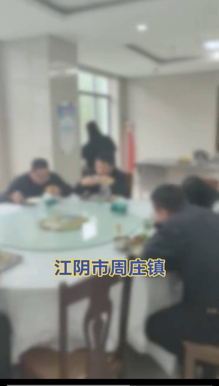 江苏一办事大厅工作人员未到下班时间就离岗吃饭<strong></p>
<p>安徽西贵金属交易</strong>？镇政府：在核实中