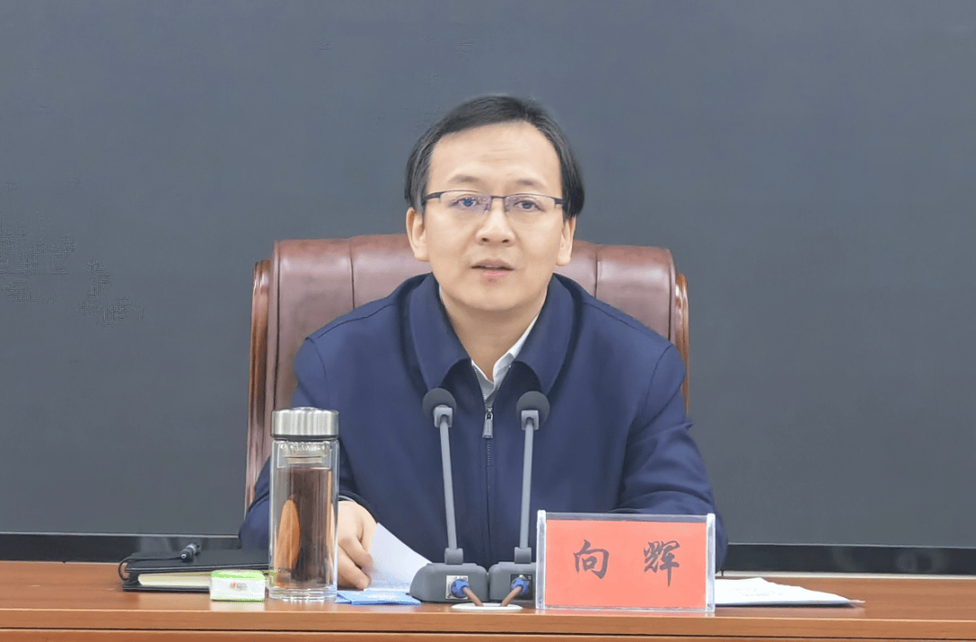 曾经的清华大学团委副书记<strong></p>
<p>贵金属有哪几类</strong>，跨省担任市委书记