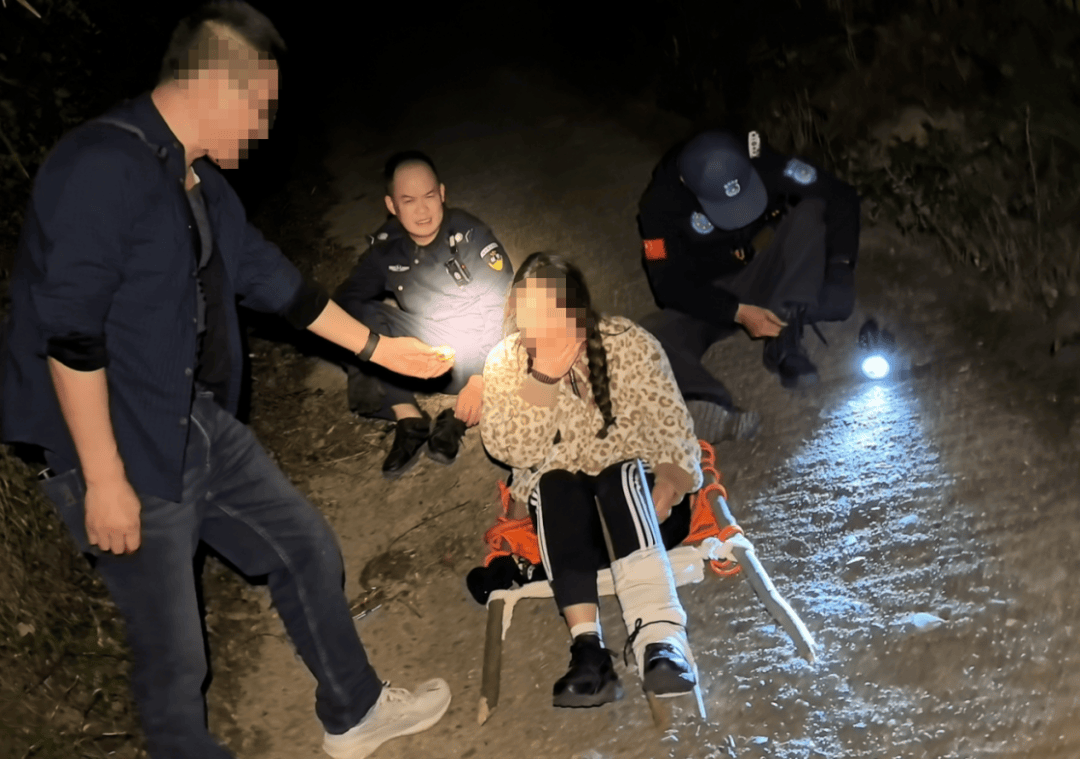 警服做的担架？网友直呼：安全又温暖<strong></p>
<p>贵金属含量</strong>！