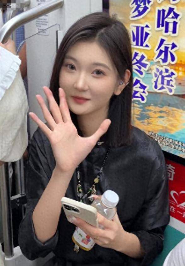 女孩身高2米26貌美如花<strong></p>
<p>融祥贵金属诈骗</strong>，妈妈天天发愁：白长这么漂亮，没人敢追
