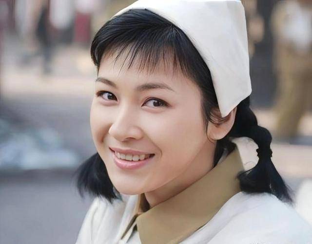 富商周旭辉<strong></p>
<p>腾讯国际贵金属行情</strong>，44岁娶小12岁女星童蕾，获刑3年后，妻女过得如何？