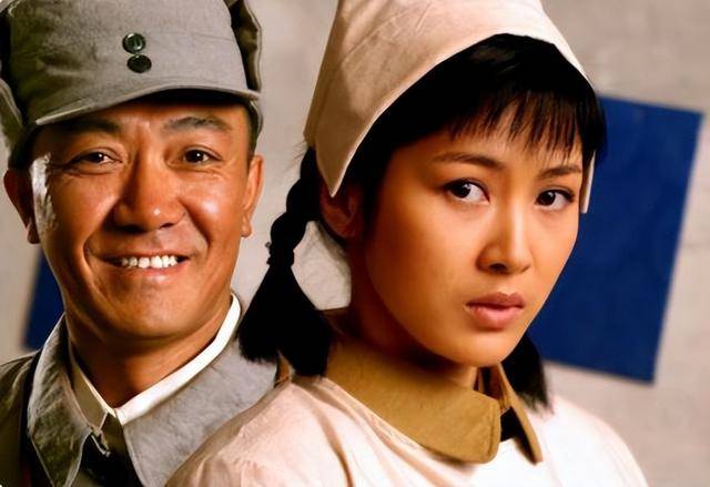 富商周旭辉<strong></p>
<p>腾讯国际贵金属行情</strong>，44岁娶小12岁女星童蕾，获刑3年后，妻女过得如何？