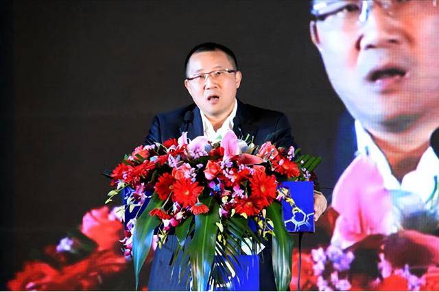 富商周旭辉<strong></p>
<p>腾讯国际贵金属行情</strong>，44岁娶小12岁女星童蕾，获刑3年后，妻女过得如何？