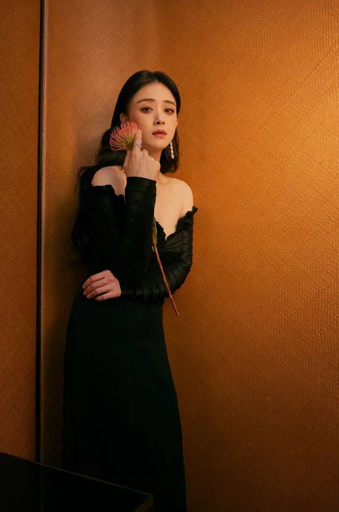41岁蒋欣长裙惊艳亮相<strong></p>
<p>网易乐得销售贵金属</strong>！网友：华妃娘娘凤仪万千