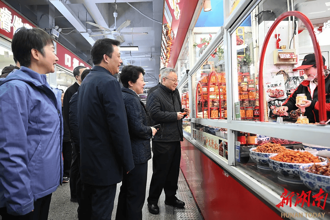 新年第一天<strong></p>
<p>国际贵金属网</strong>，湖南省委书记在长沙调研提振消费工作