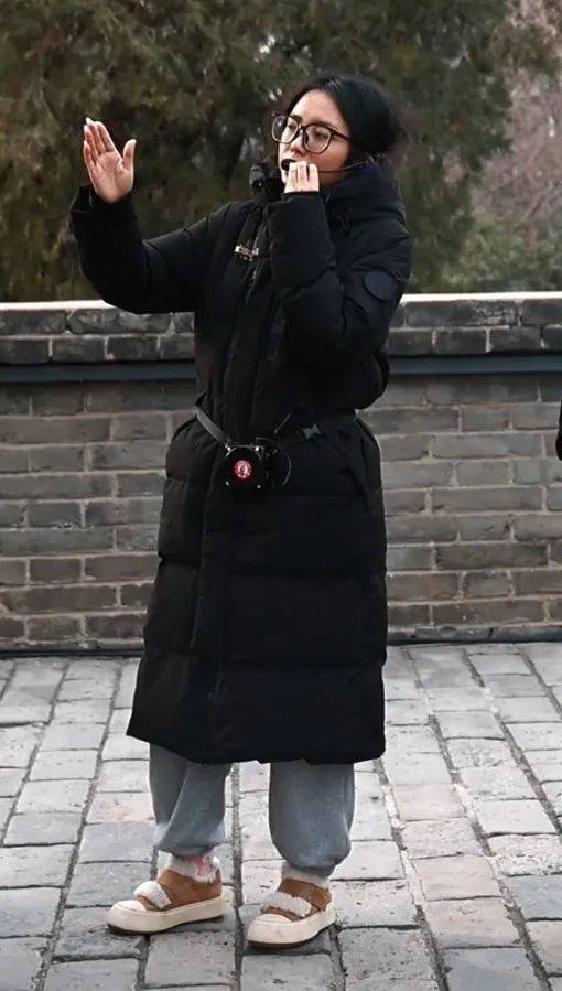 鸡窝头女士收拾漂亮上班了<strong></p>
<p>贵金属是不是货币</strong>！精致一年潦草一天爆红