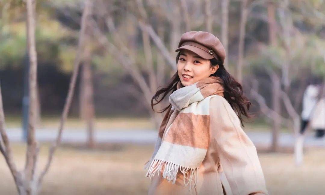 鸡窝头女士收拾漂亮上班了<strong></p>
<p>贵金属是不是货币</strong>！精致一年潦草一天爆红