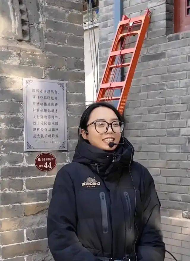 鸡窝头女士收拾漂亮上班了<strong></p>
<p>贵金属是不是货币</strong>！精致一年潦草一天爆红