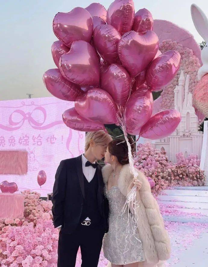 热搜第一<strong></p>
<p>波卡币网站</strong>！鹿哈在湖南向女友求婚成功