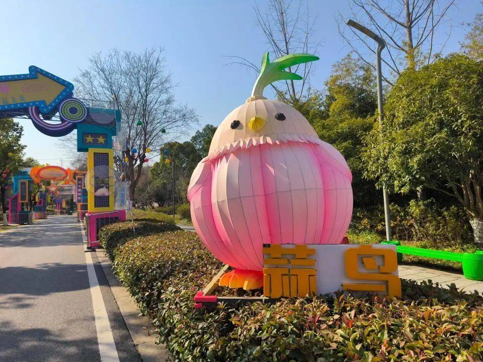 武汉一景区的“蒜鸟灯”走红<strong></p>
<p>波卡币网站</strong>，还有“武汉话段位”