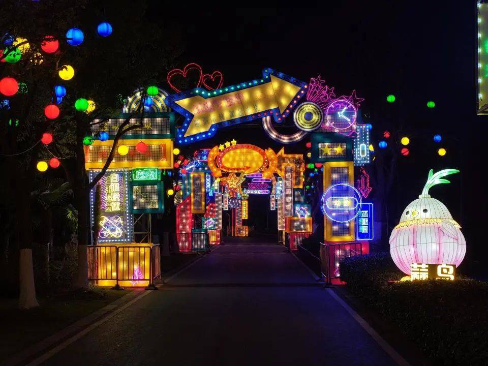 武汉一景区的“蒜鸟灯”走红<strong></p>
<p>波卡币网站</strong>，还有“武汉话段位”