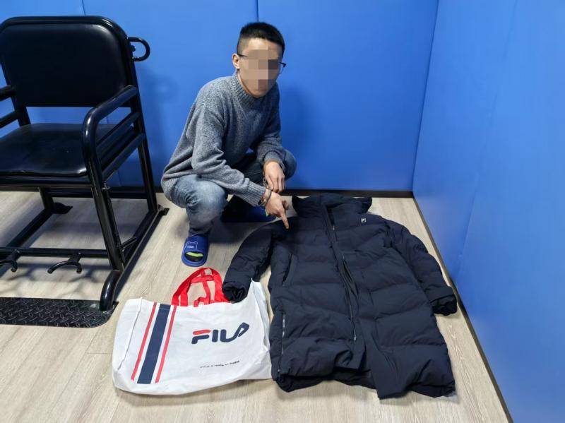 快过年<strong></p>
<p>币安币网站</strong>了 男子返乡前偷走前同事新买的品牌羽绒服 被北京铁警刑事拘留