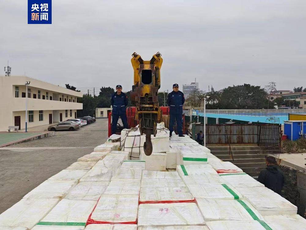 共计4.13吨<strong></p>
<p>比特现金网站</strong>！广西北海海警查获一起涉嫌走私水果案
