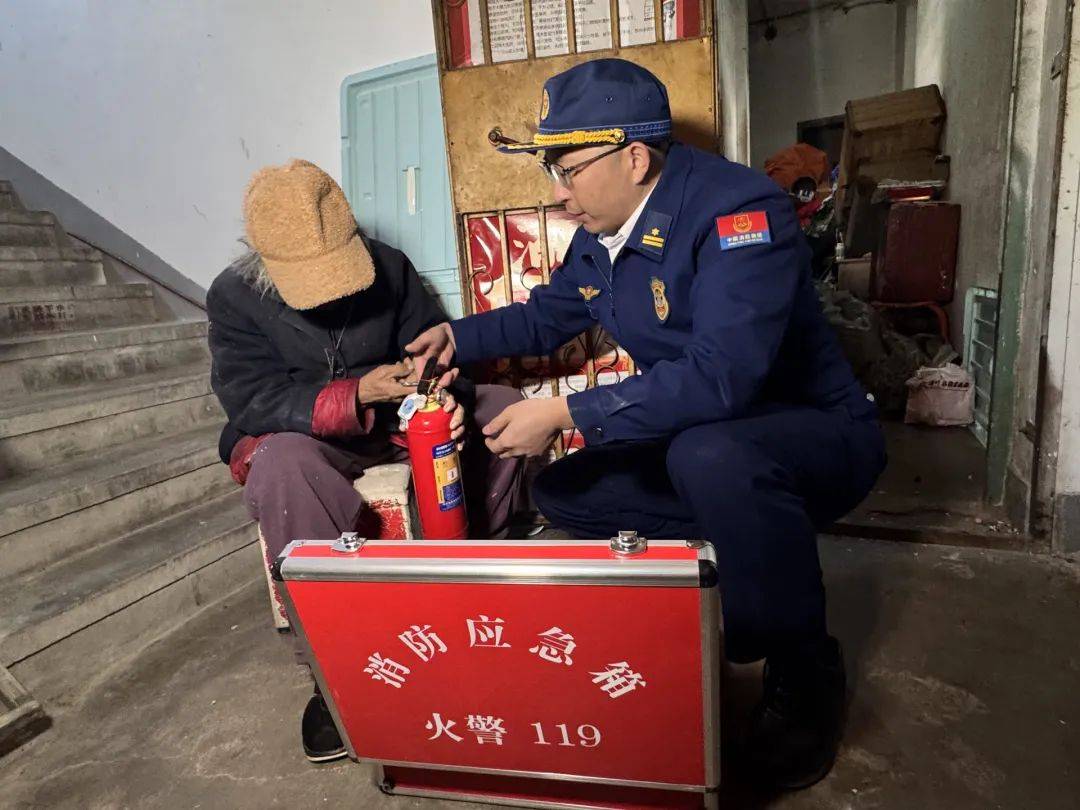 退休金超9000<strong></p>
<p>抹茶投资</strong>，91岁老人家中却“垃圾成山”！原因心酸
