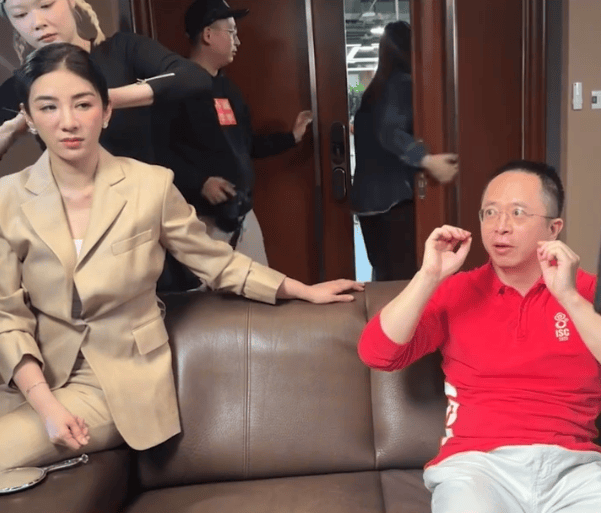 周鸿祎回应参演的短剧辣眼睛：黄奕诱惑<strong></p>
<p>BITOP投资</strong>我的剧情是DeepSeek设计的