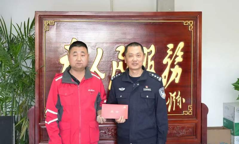 江苏无锡快递员拒送100个到付件<strong></p>
<p>BCH-比特现金投资</strong>，助警方拦下9万元涉诈资金