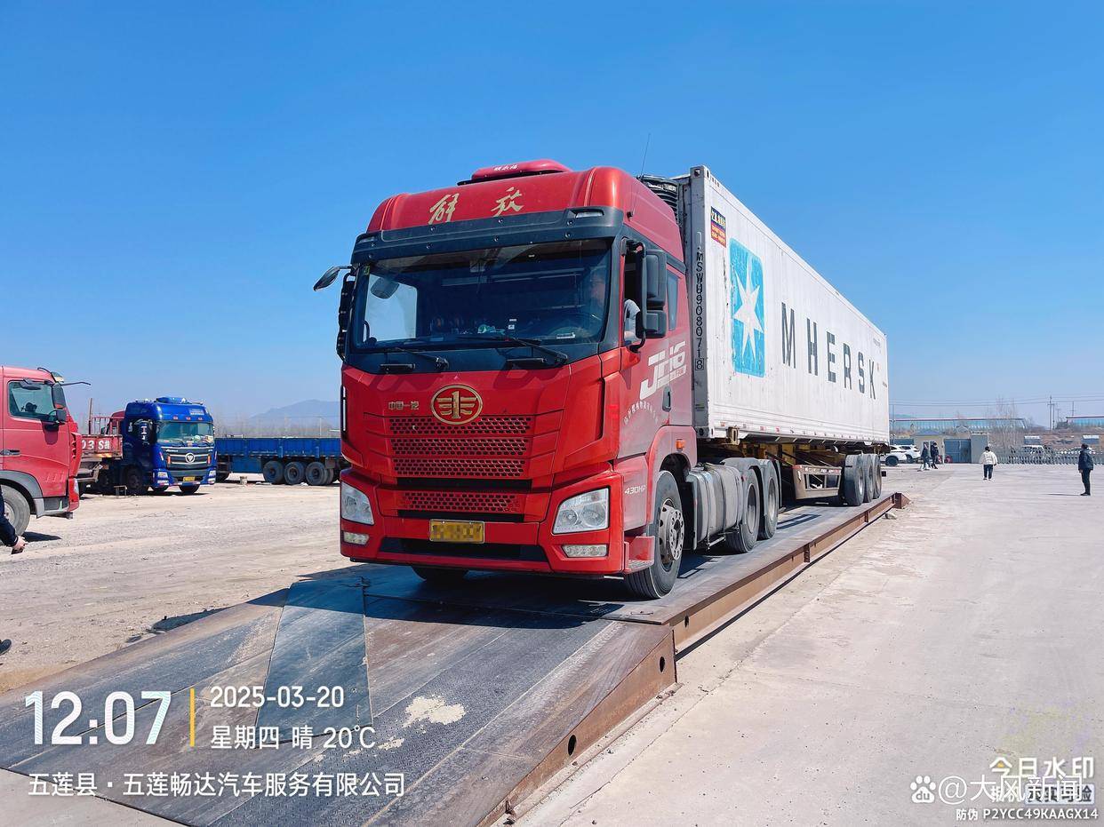 汽修店老板道路救援支千斤顶<strong></p>
<p>莱特币投资</strong>，大货车箱体侧翻致其身亡；五莲县警方：不属车祸建议自诉