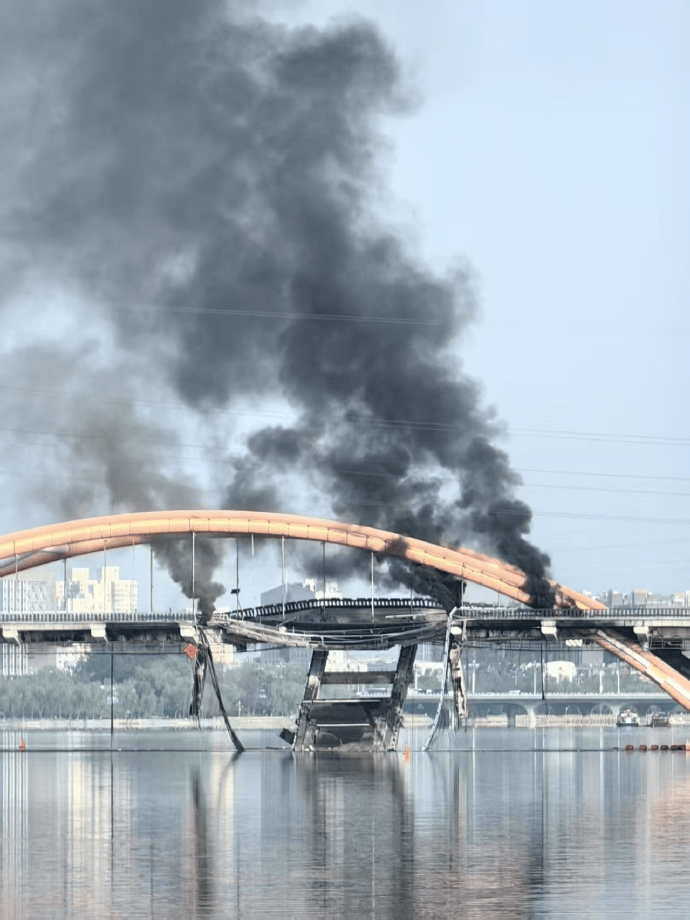 北京顺义潮白河大桥发生火情并部分坍塌<strong></p>
<p>区块链挖矿投资</strong>，官方回应