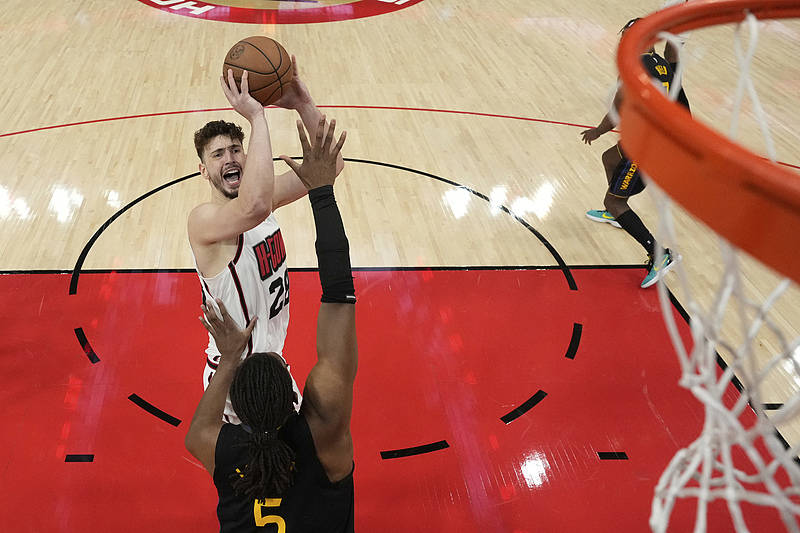 NBA季后赛 | 火箭首轮出局 等待新星成长还是直接交易超巨<strong></p>
<p>OKExAPP下载</strong>？