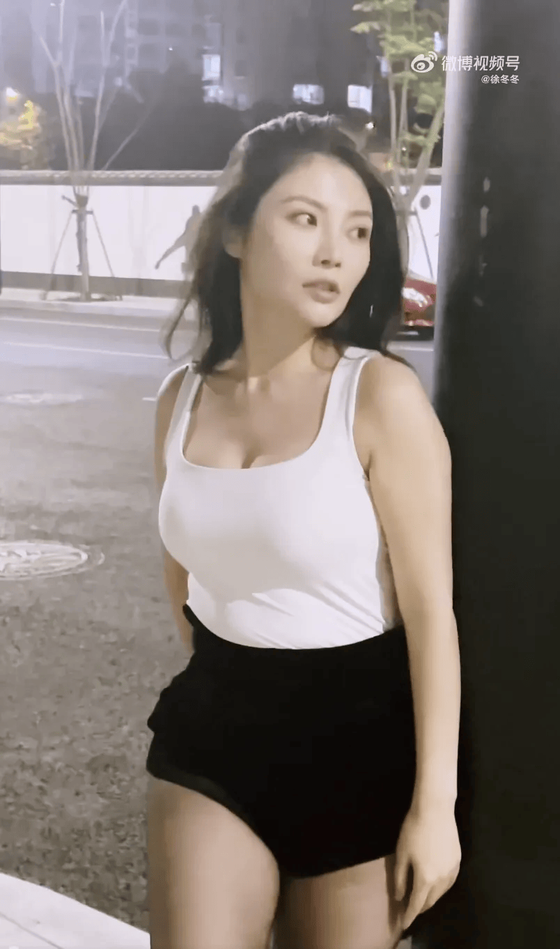 “椰树女神”徐冬冬大方晒照<strong></p>
<p>抹茶APP下载</strong>，并配文：我的蝴蝶袖，很丰腴！