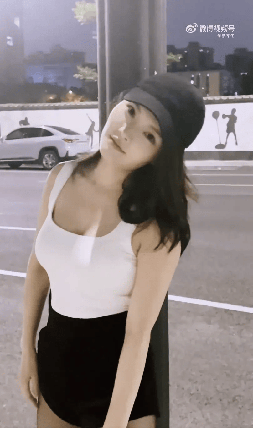 “椰树女神”徐冬冬大方晒照<strong></p>
<p>抹茶APP下载</strong>，并配文：我的蝴蝶袖，很丰腴！