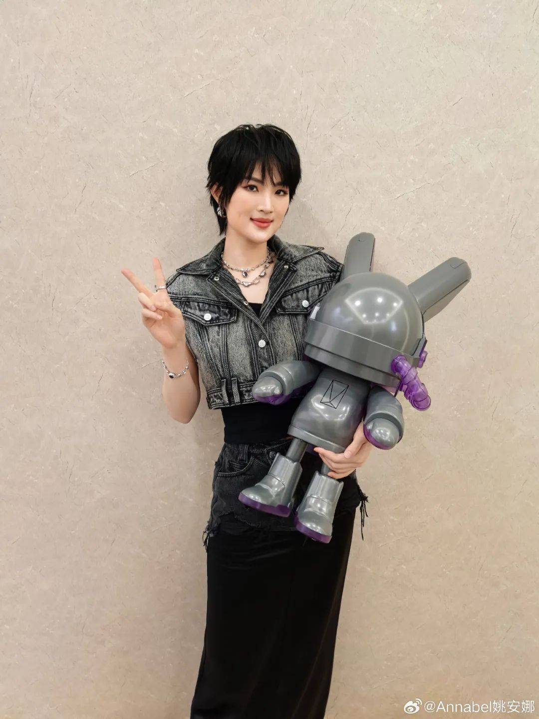 姚安娜被问到哈佛大学拒收国际生<strong></p>
<p>波卡币APP下载</strong>，微笑回应“还好毕业了”，此前曾以满分成绩考入哈佛大学