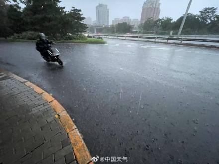 北京七区已现暴雨或大暴雨 早高峰城区及北部地区仍有明显降雨 注意出行安全<strong></p>
<p>币安币行情</strong>！