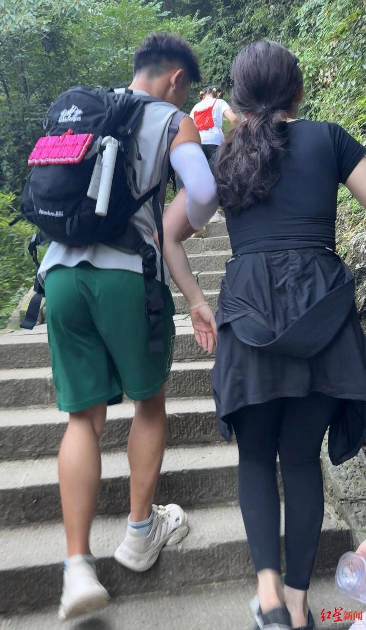 揭秘峨眉山陪爬团队：已陪爬千名游客九成为女性<strong></p>
<p>OKEx价格</strong>，不会主动拉背扛抱，主要保障安全