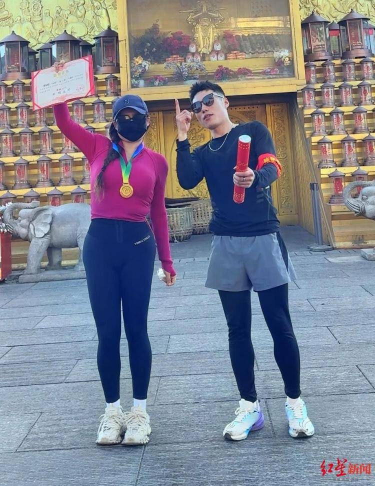 揭秘峨眉山陪爬团队：已陪爬千名游客九成为女性<strong></p>
<p>OKEx价格</strong>，不会主动拉背扛抱，主要保障安全