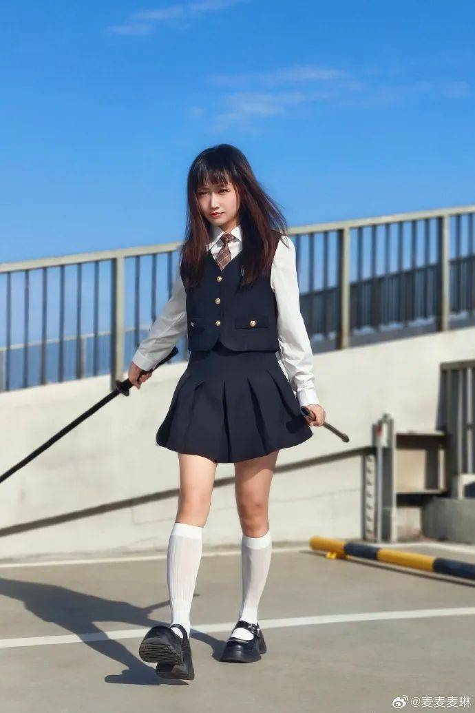 麦琳尝试制服短裙风格<strong></p>
<p>抹茶价格</strong>，被评“变化超大”：美得不敢认