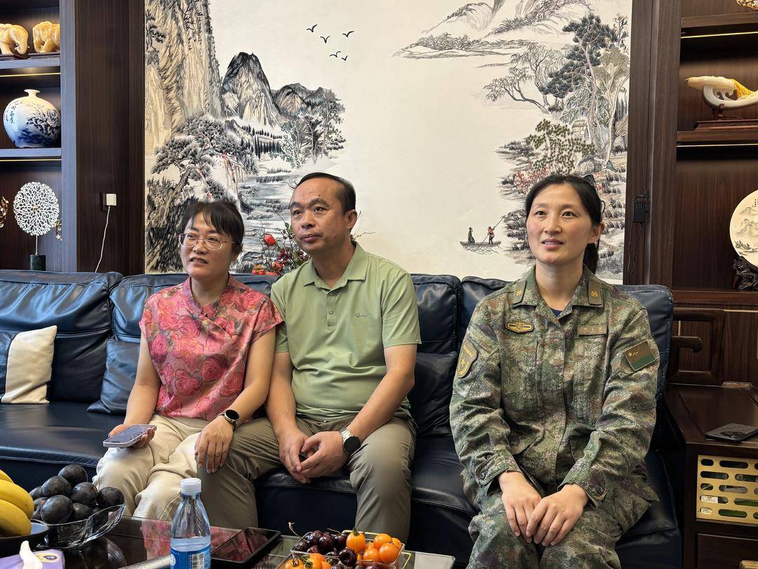 抗战胜利80周年大阅兵民兵方阵<strong></p>
<p>ETH价格</strong>，有两名女生来自无锡地区