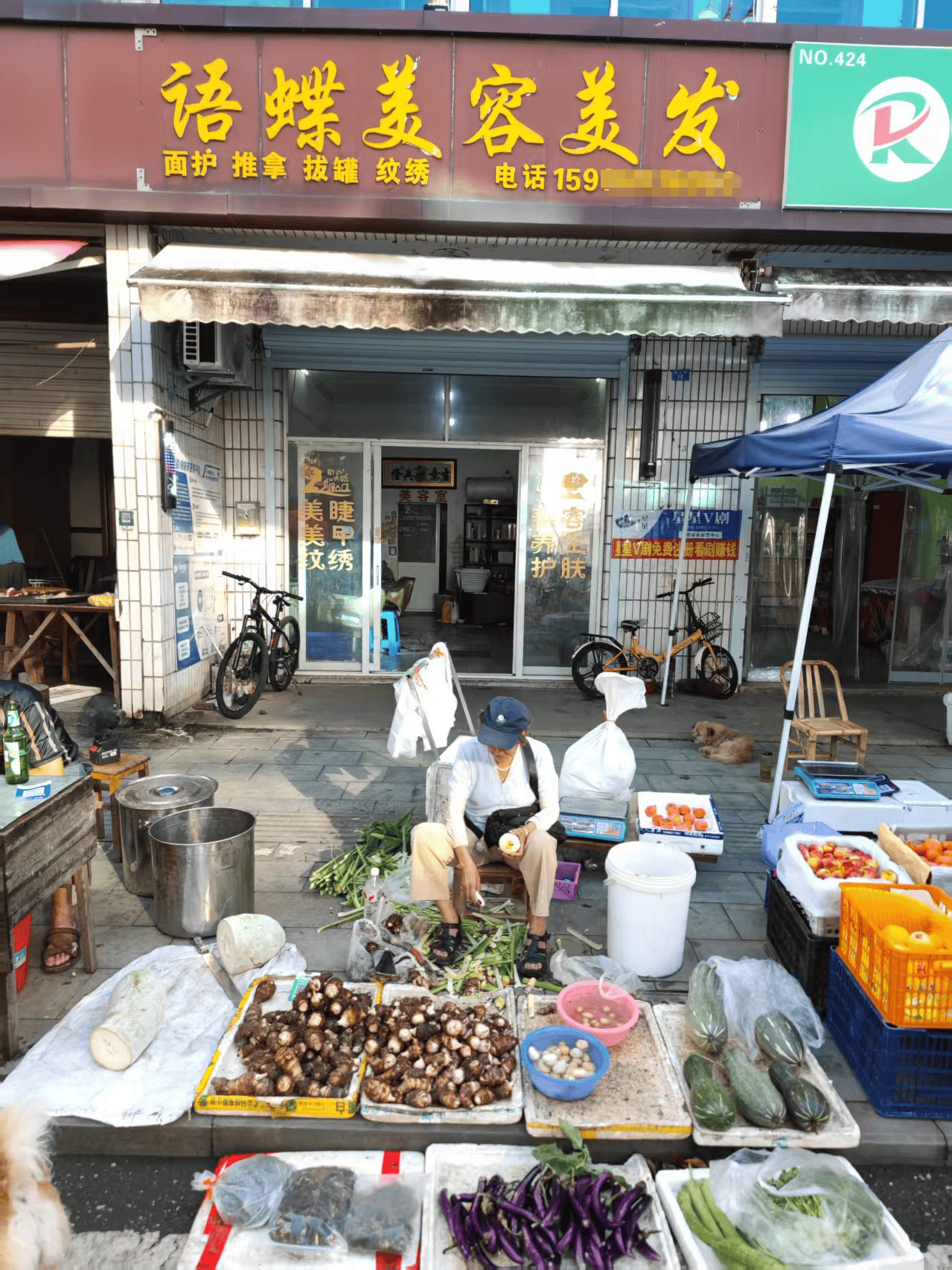 浙江一店主允许大妈门口摆摊<strong></p>
<p>瑞波币价格</strong>，时常被大妈“投喂”蔬果：每次收摊时，都打扫得干干净净