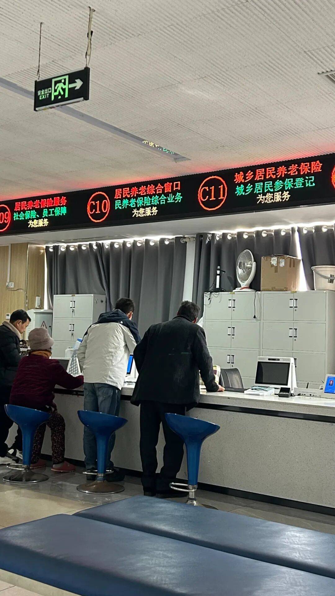 城市打工人<strong></p>
<p>DOT价格</strong>，花十几万回村给父母补缴社保