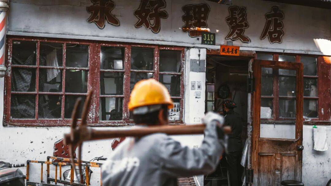 城市打工人<strong></p>
<p>DOT价格</strong>，花十几万回村给父母补缴社保