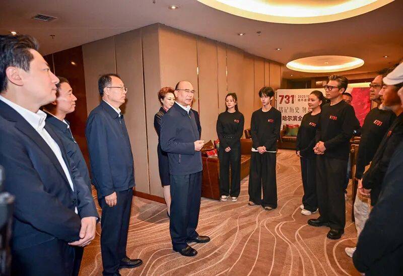 黑龙江省委书记许勤、省政协主席蓝绍敏<strong></p>
<p>BNB价格</strong>，出席《731》全球首映