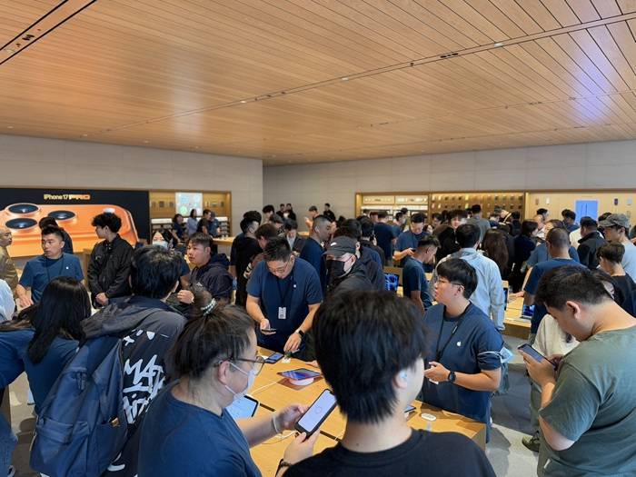iPhone 17正式开售<strong></p>
<p>币安币价格</strong>，橙色Pro Max黄牛最高加价1500元
