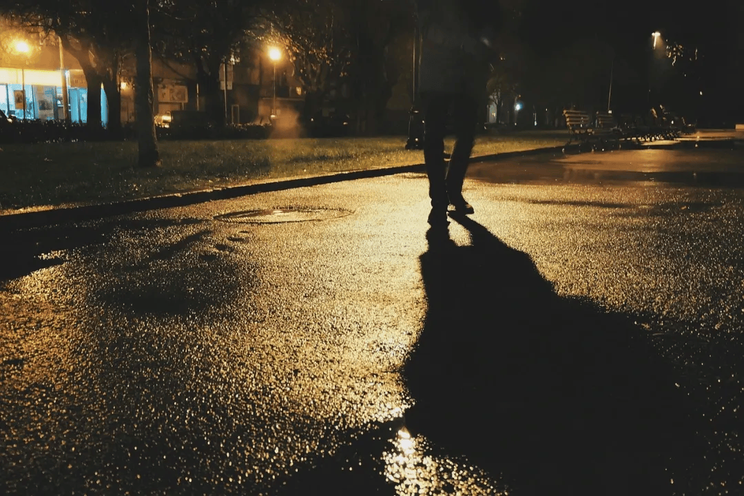 “躺赚百万”的诱惑<strong></p>
<p>艾达币价格</strong>，“职业背债人”如何成为金融黑灰产的一环？