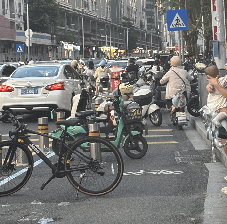 深圳一医院门口被指“举步维艰”<strong></p>
<p>比特现金价格</strong>！整治后记者实探:仍很堵