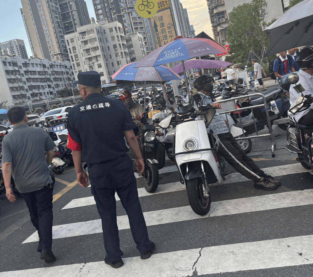 深圳一医院门口被指“举步维艰”<strong></p>
<p>比特现金价格</strong>！整治后记者实探:仍很堵