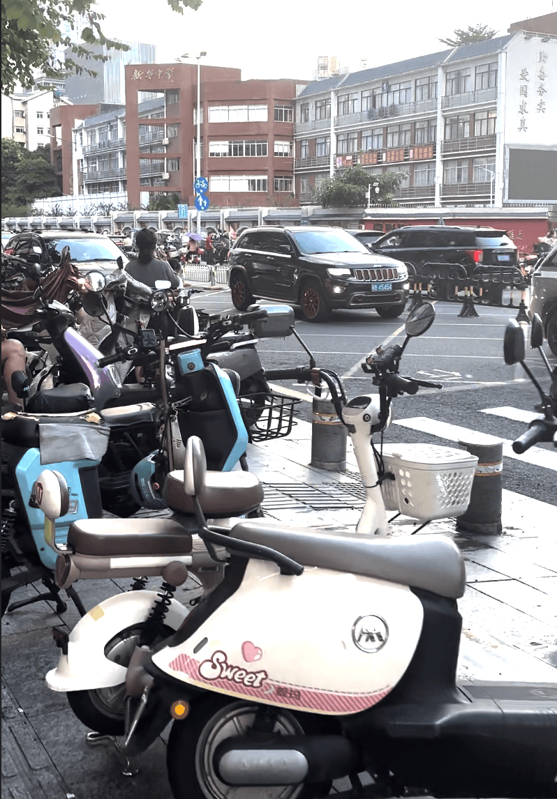 深圳一医院门口被指“举步维艰”<strong></p>
<p>比特现金价格</strong>！整治后记者实探:仍很堵