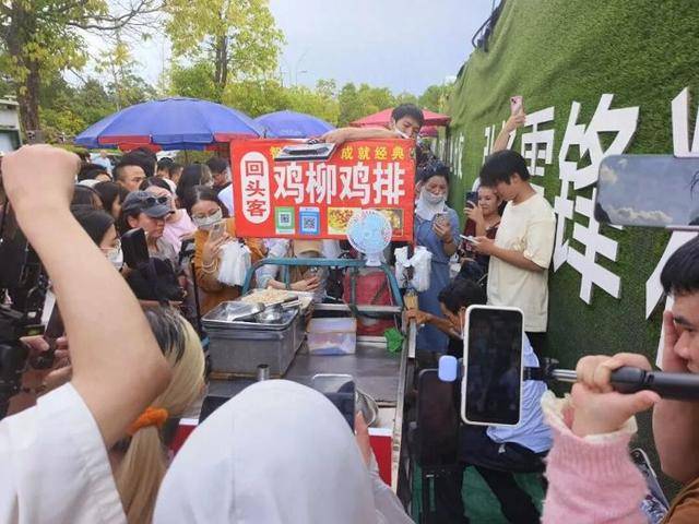 被流量砸中的“鸡排哥”：炸到中暑<strong></p>
<p>比特现金价格</strong>，每天睡三四个小时，怕辜负顾客不舍得休息