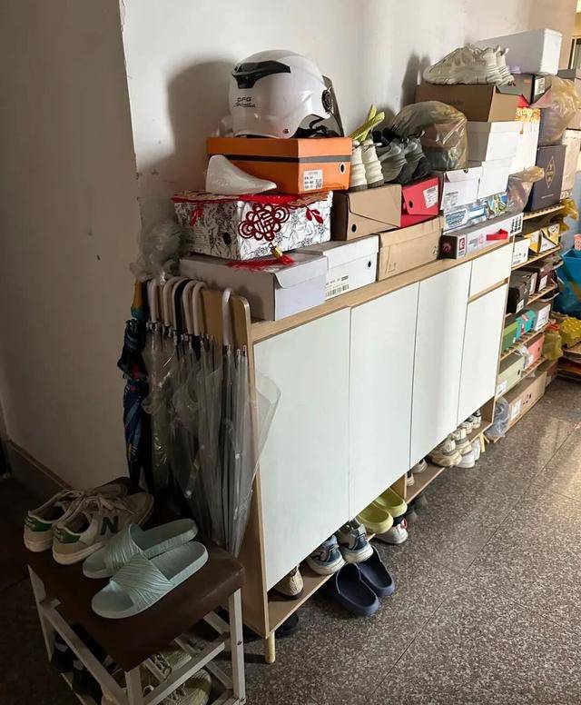 物业“不让门口放鞋子”<strong></p>
<p>LTC价格</strong>，门口放鞋柜违法吗？