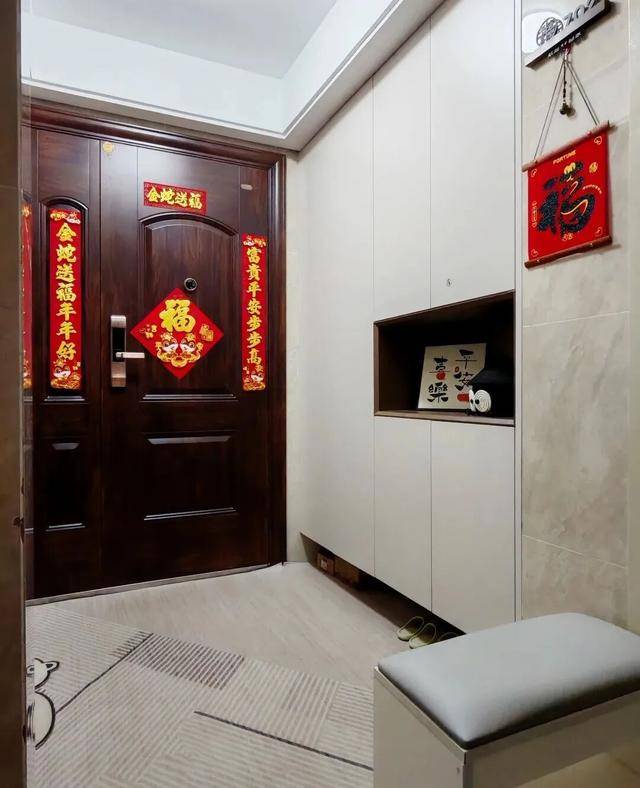 物业“不让门口放鞋子”<strong></p>
<p>LTC价格</strong>，门口放鞋柜违法吗？