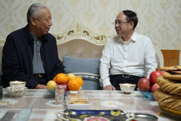 重庆市潼南区委书记文天平调任吐鲁番<strong></p>
<p>数字货币交易</strong>，多人跨省联动调整